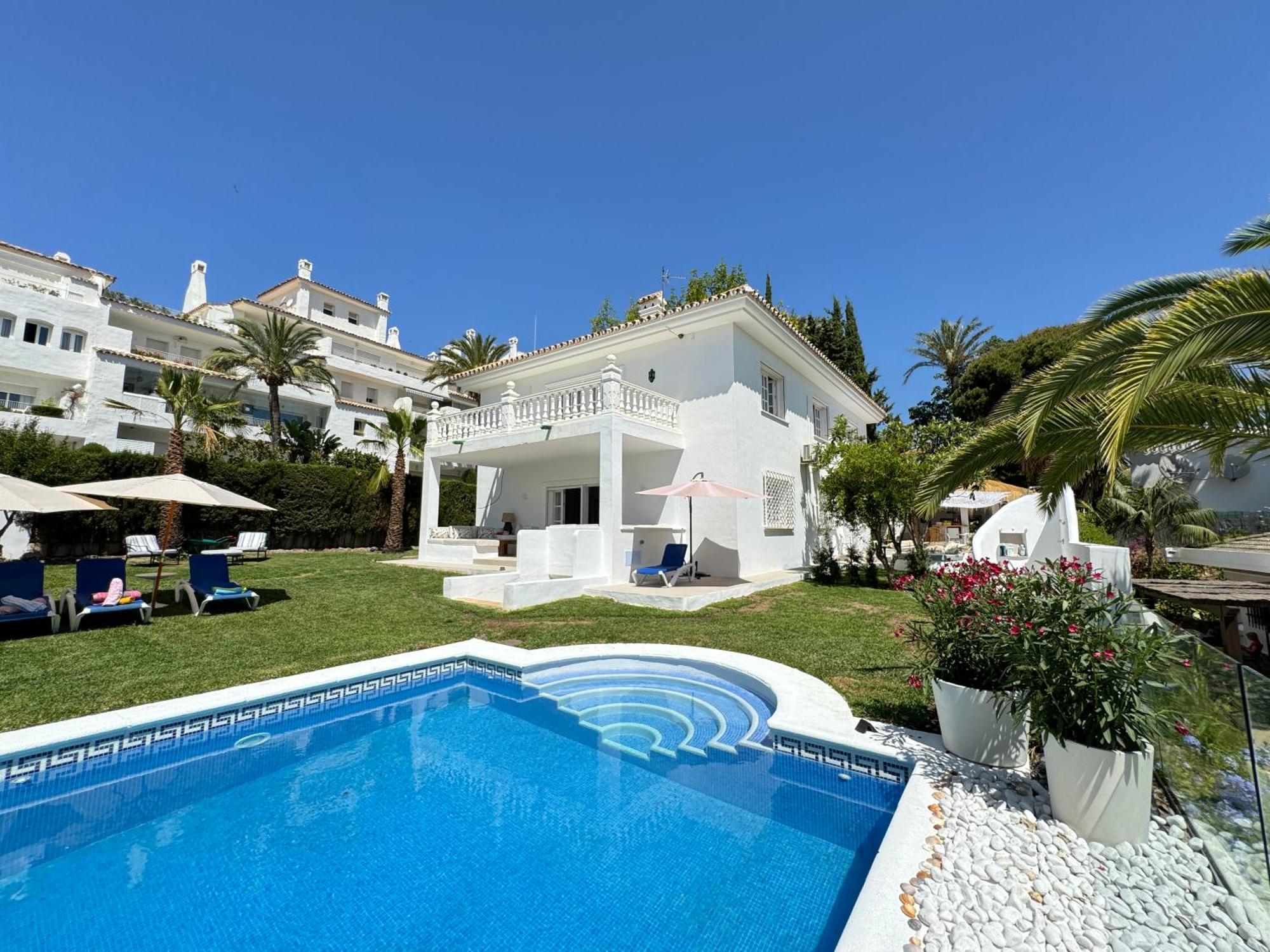 לינה וארוחת בוקר מארבלה Aurora Boutique House - Only Adults מראה חיצוני תמונה